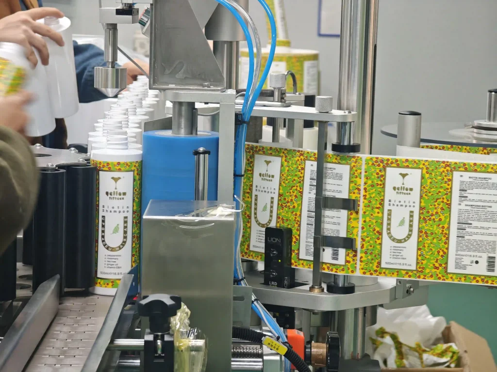 Efficient automatic labeling machine for bottles ensuring consistent and professional finish.